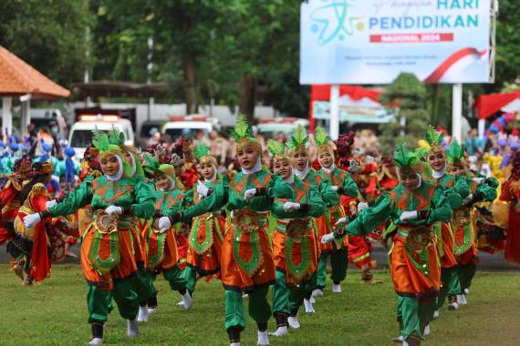 Peringati Hardiknas 2024, Pemkab Banyuwangi Tampilkan Kreativitas Pelajar Mulai Karya Ilmiah hingga Kreasi&nbsp;Seni