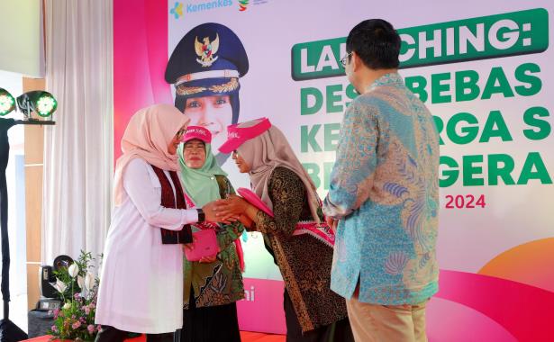 Berita Banyuwangi Bupati Ipuk Didukung Kemenkes Galakkan Desa Bebas Nyamuk Cegah&nbsp;DBD