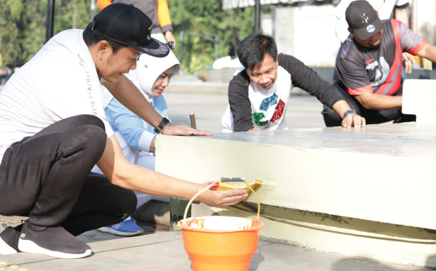 Plt. Bupati Sidoarjo Bersama ASN Ikuti Kerja Bakti Massal di&nbsp;Alun-alun
