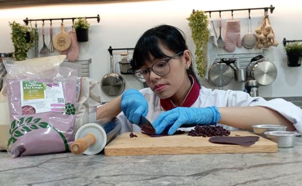 Mahasiswi Ottimmo Buat Beras Merah Analog dari Umbi Porang dan Kulit Buah&nbsp;Naga