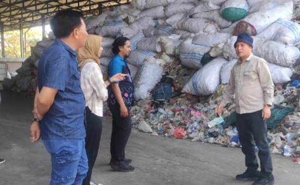 Berita Sidoarjo Direktur Lingkungan Hidup dan Penanggulangan Bencana Otorita IKN Kunjungi TPA&nbsp;Jabon