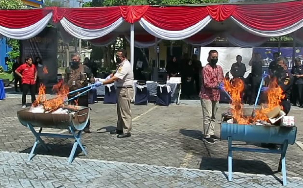 Bea Cukai Juanda Musnahkan Barang Impor Ilegal Senilai Rp 2,4&nbsp;Miliar