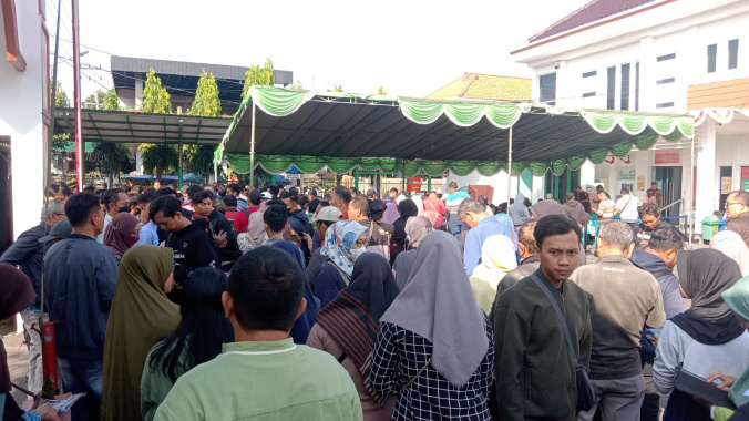 Ribuan Pelanggar Lalu Lintas Datangi Kantor Kejaksaan Negeri Sidoarjo Ambil Berkas&nbsp;Tilang