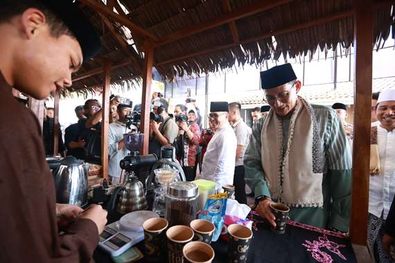 Berita Banyuwangi Kemenparekraf Gelar Santri Digitalpreneur di Ponpes Banyuwangi, karena Punya Potensi Ekonomi Kreatif&nbsp;Lengkap