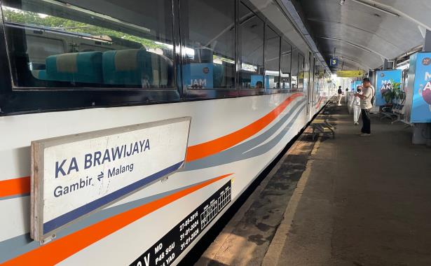 Dua Kereta Api Tambahan di Stasiun Malang Beroperasi di Momen Libur Panjang Maulid&nbsp;Nabi